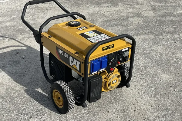 Na prenájom benzínová elektrocentrála Caterpillar s výkonom 3,5 kVA