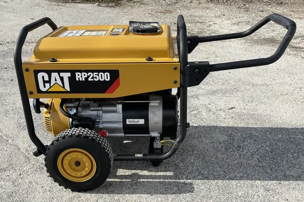 Na prenájom benzínová elektrocentrála Caterpillar 2,5 kW